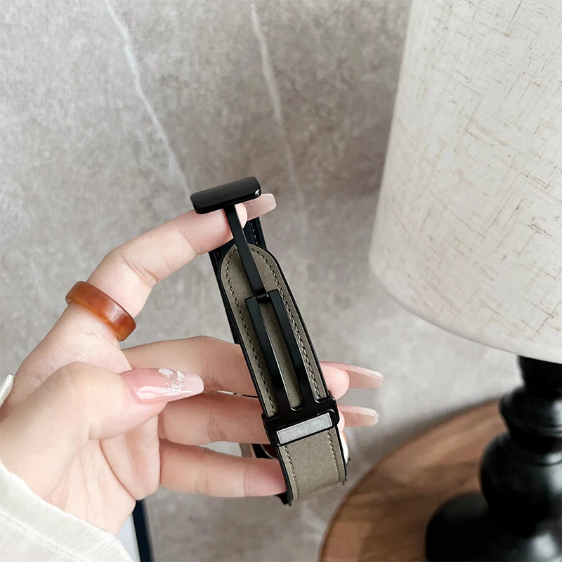 Leather band for Apple Watch band 44mm 42mm 46mm 45mm 41mm Silicone Magnetic band Apple Watch Series 10 9 8 7 6 SE 5 Ultra 49mm