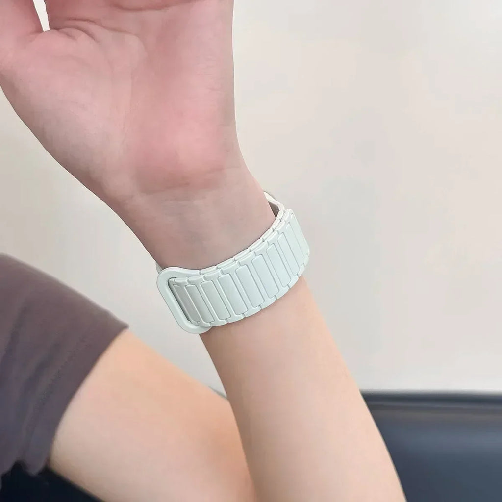 Magnetic Silicone band for Apple Watch Ultra 3 band 49mm 46mm 42mm 45mm 44mm 40mm band correa Apple Watch Series 11 10 9 8 7 SE