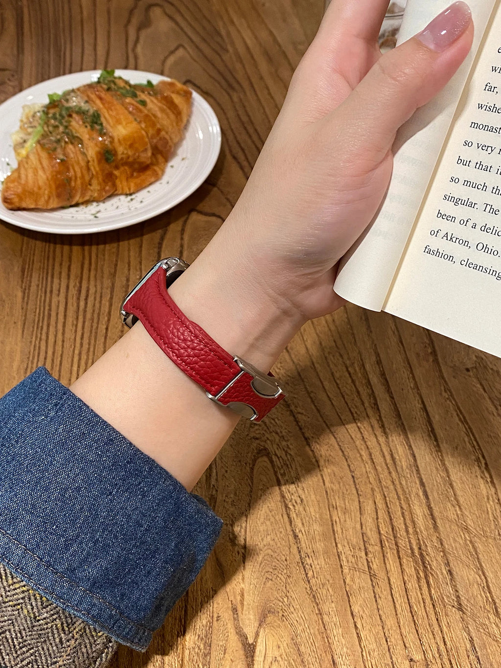 Women Leather band for Apple Watch 10 band 46mm 44mm 45mm 42mm 40mm 41mm Thin Magnetic band Apple Watch Series 9 8 SE 7 Watchband