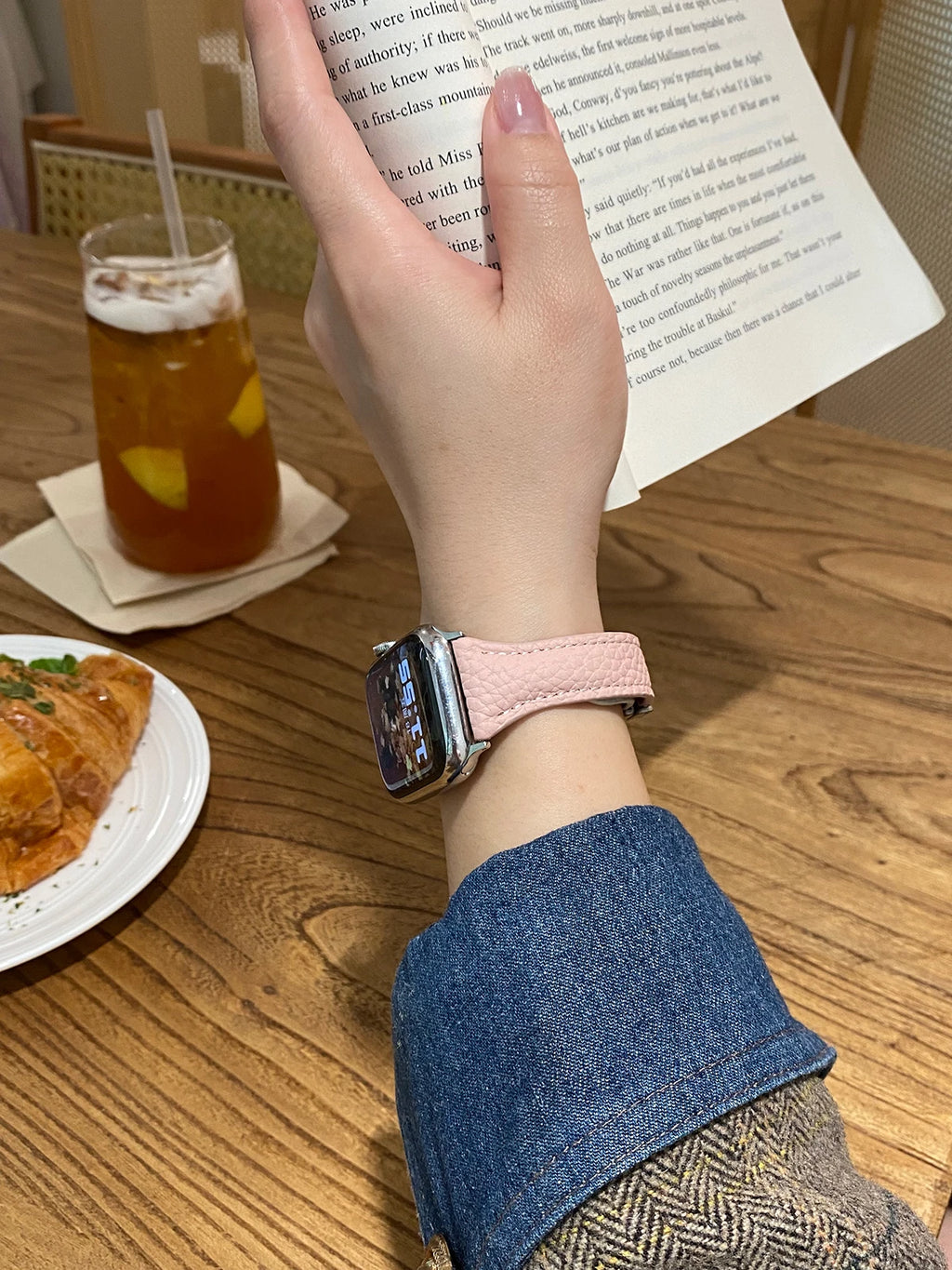 Women Leather band for Apple Watch 10 band 46mm 44mm 45mm 42mm 40mm 41mm Thin Magnetic band Apple Watch Series 9 8 SE 7 Watchband