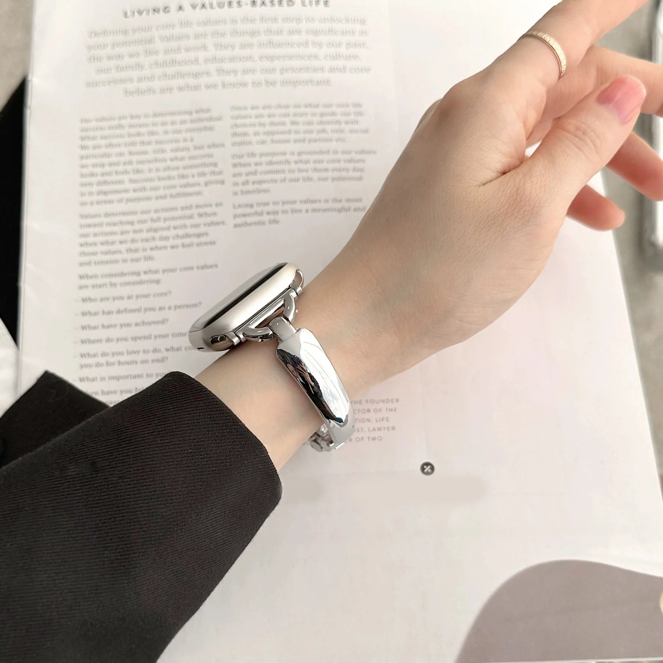 Women Slim Stainless Steel band For Apple Watch Series 9 45mm 41mm 8 7 SE 6 5 4 38mm 40mm 42mm 44mm Ultra band for Apple Watch band