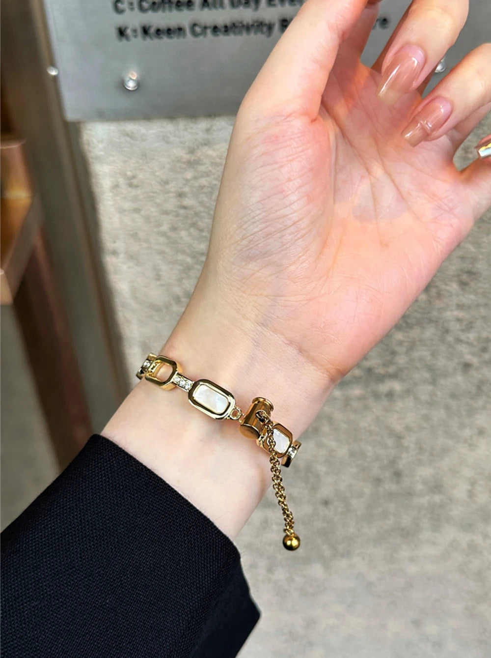 Women metal band for Apple Watch 10 9 8 band 42mm 46mm 41mm 45mm 40mm 44mm band Apple Watch Series 7 SE 6 5 Ultra watch band Belt