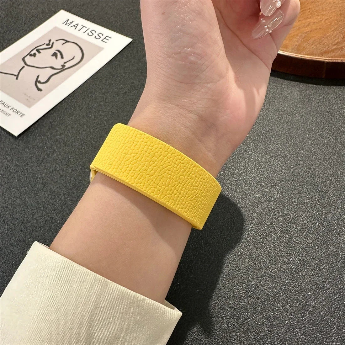 New silicone magnetic band for Apple Watch Ultra 2 49mm 45mm 42mm 40mm 46mm 38mm 41mm sport band Series 10 9 8 7 6 5 4 3 SE band