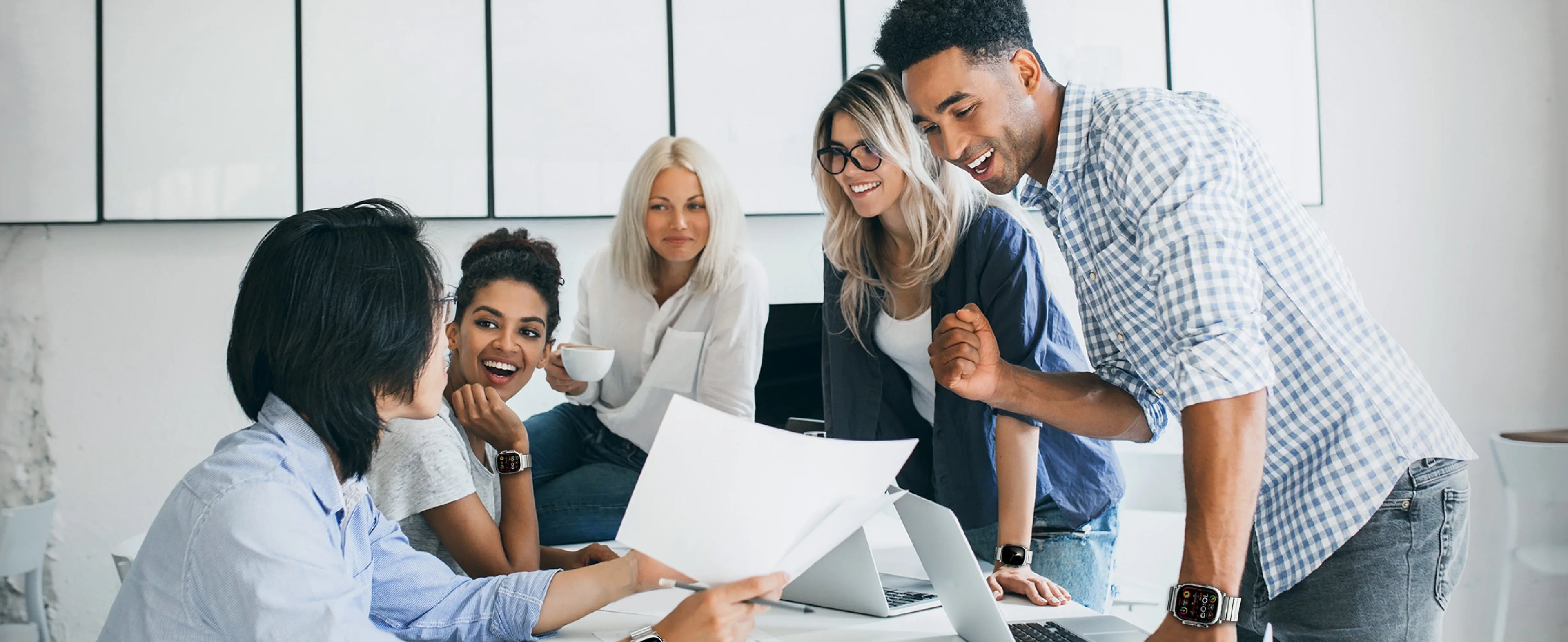 Luxury Titanium band for Apple Watch band Ultra 2 49mm 46mm 45mm 42mm Magnetic Correa for Apple Watch Series 10 9 8 7 6 SE 5 band