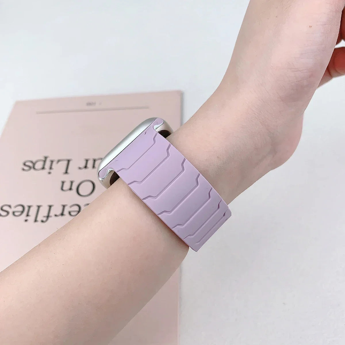 Magnetic band for Apple Watch band Ultra 2 49mm 46mm 44mm 41mm 45mm 42mm Silicone band Apple Watch Series 10 9 8 7 6 5 4 SE band