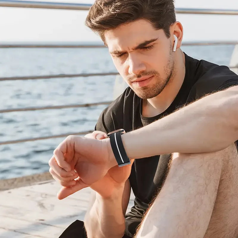 Magnetic band Apple Watch band 45mm 44mm 46mm 42mm 49mm 40mm 41mm Silicone correa band Apple Watch Series 10 9 8 7 6 5 SE Ultra 2