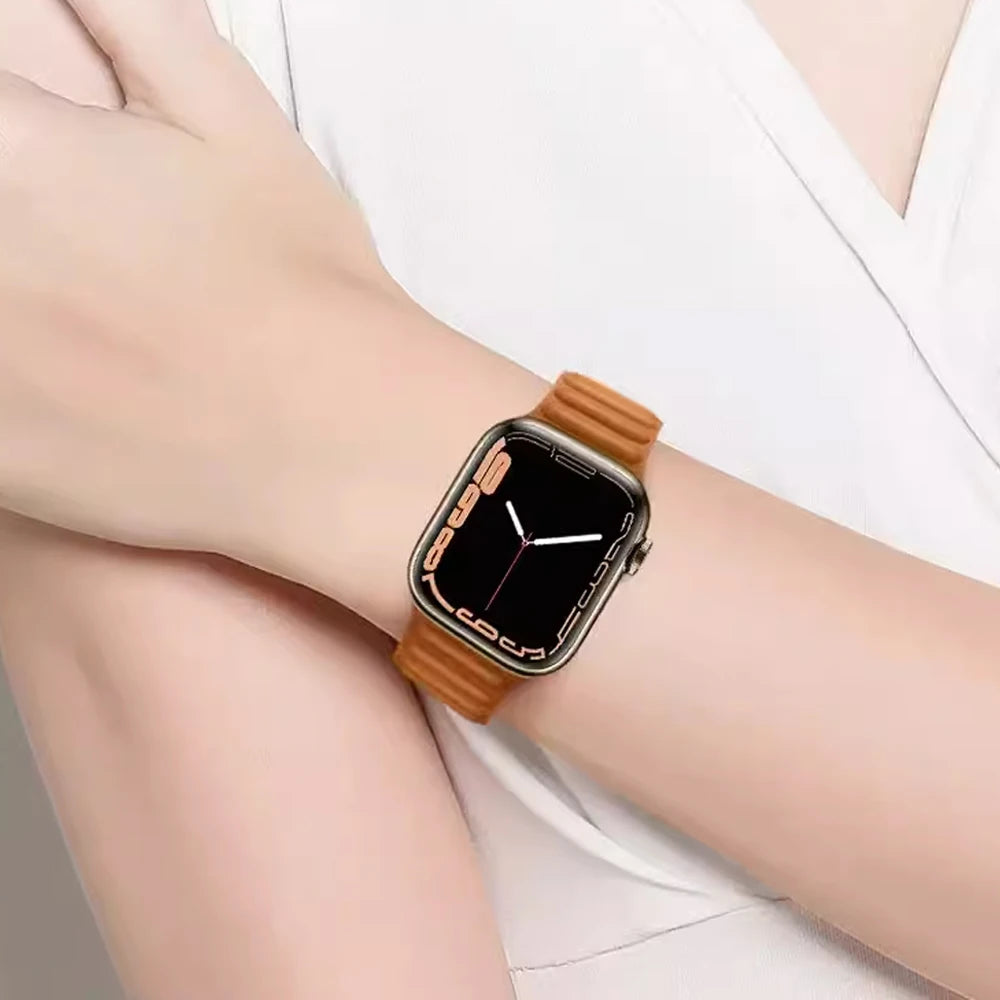 Leather band for Apple Watch band 49mm 46mm 42mm 41mm 44mm Original Magnetic Loop Link band Apple Watch 10 11 9 8 7 SE Ultra 2 3