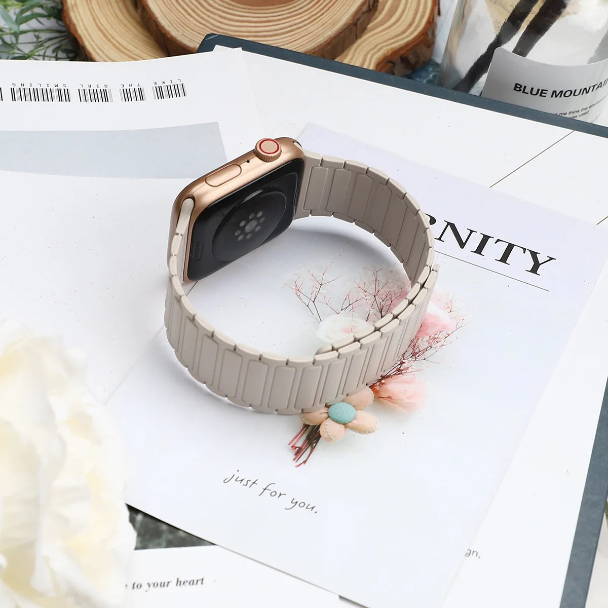 Magnetic Loop band for Apple Watch band 46mm 44mm 40mm 45mm 41mm 42mm Silicone band Apple Watch Series 11 10 9 8 7 6 SE Ultra 3