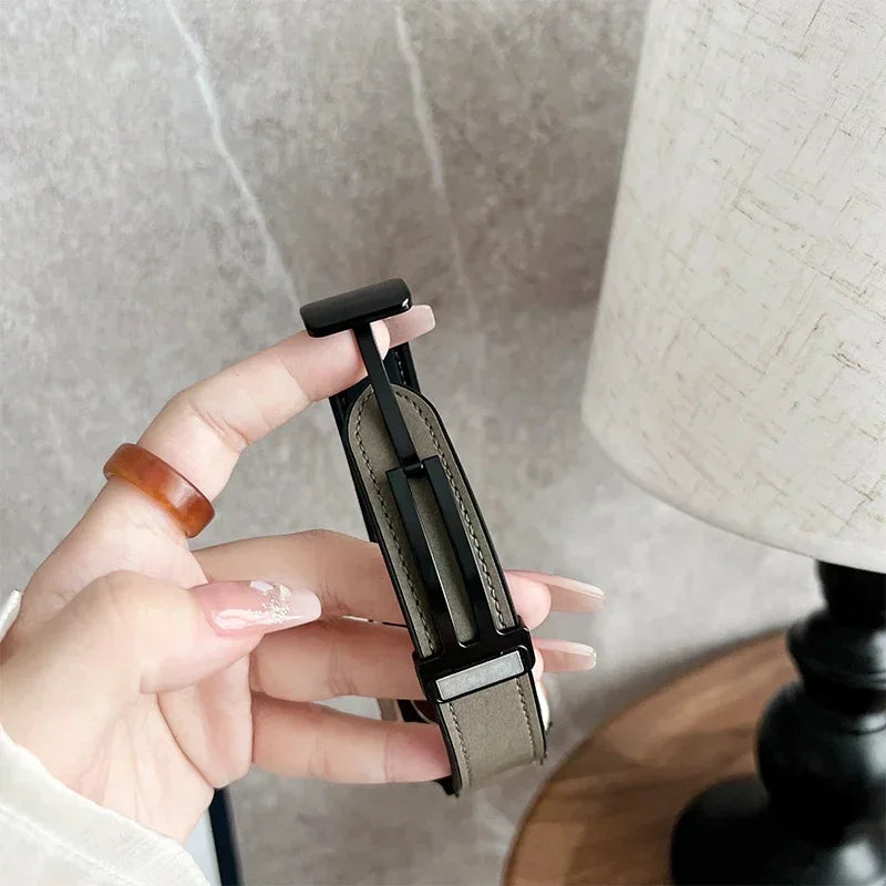 Leather band for Apple Watch band 44mm 42mm 46mm 45mm 41mm Silicone Magnetic band Apple Watch Series 10 9 8 7 6 SE 5 Ultra 49mm