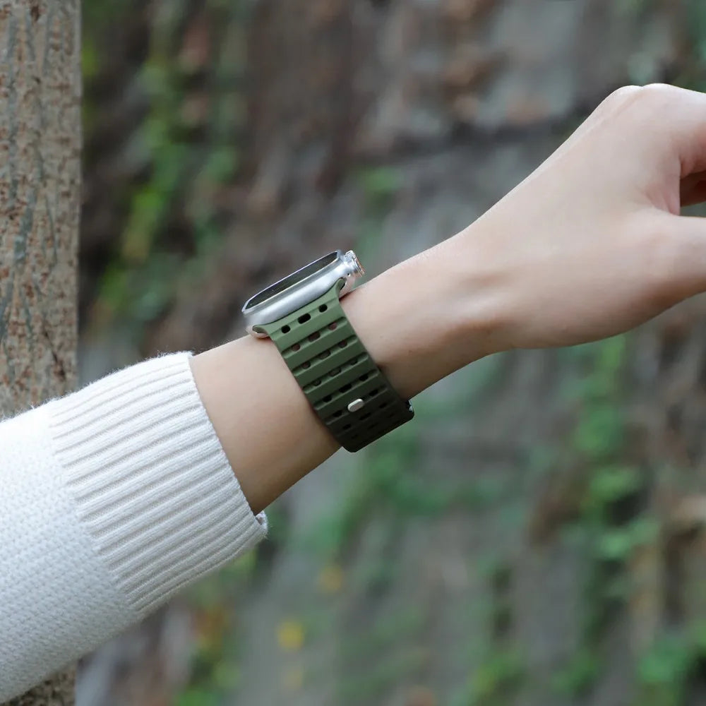 Magnetic band For Apple Watch Ultra 3 49mm 44mm 45mm 46mm 42mm Belt Silicone band Apple Watch Series 11 10 8 7 6 5 9 SE 40mm Band