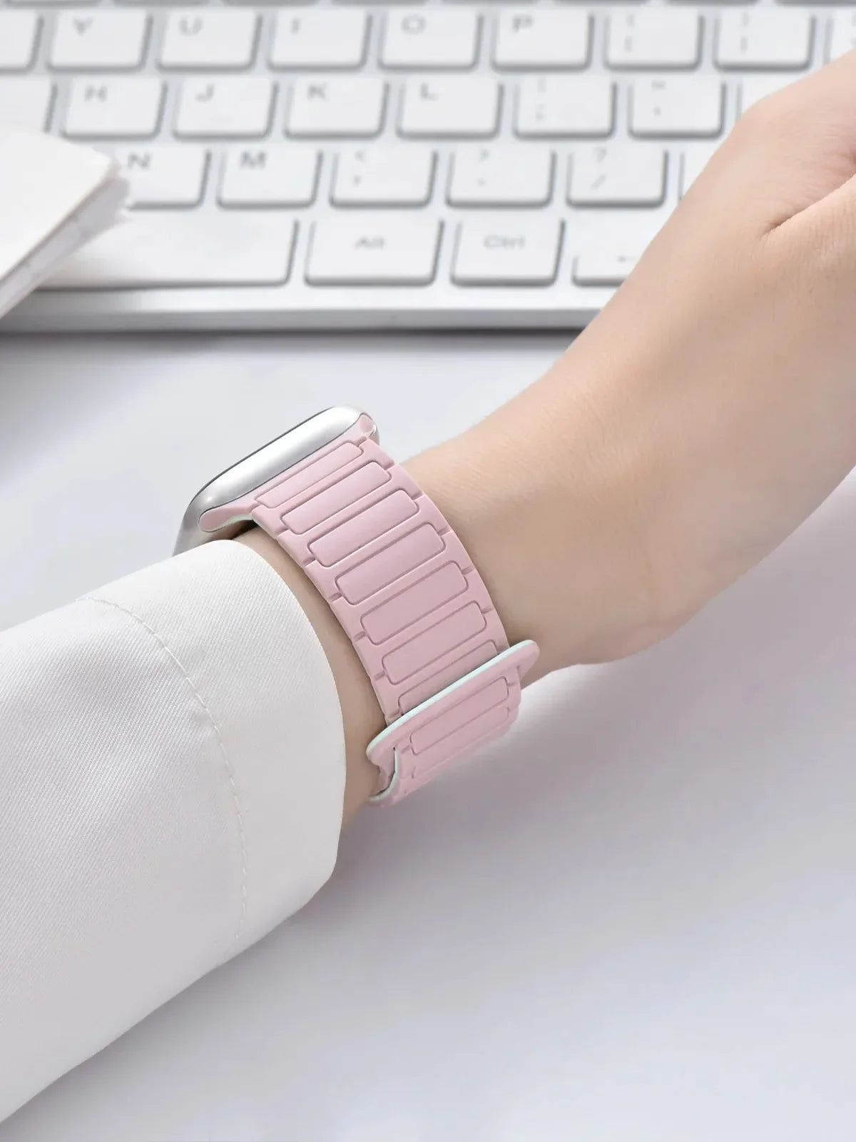 Magnetic Silicone band for Apple Watch Ultra 3 band 49mm 46mm 42mm 45mm 44mm 40mm band correa Apple Watch Series 11 10 9 8 7 SE