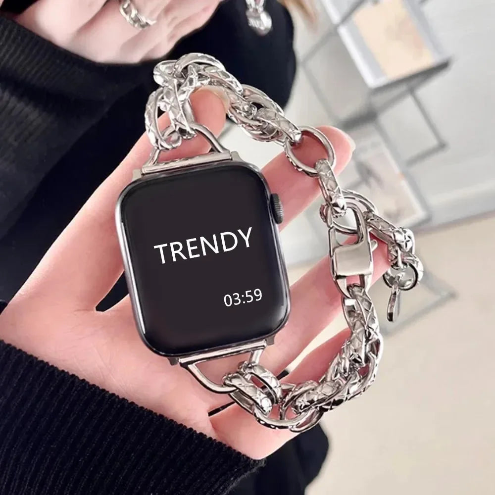 Metal band for Apple Watch Ultra 49mm 41mm 45mm 40mm 44mm 38mm 40mm Love Chain Design Women band for Apple Watch 9 8 7 SE 6 5 4 3 2 1