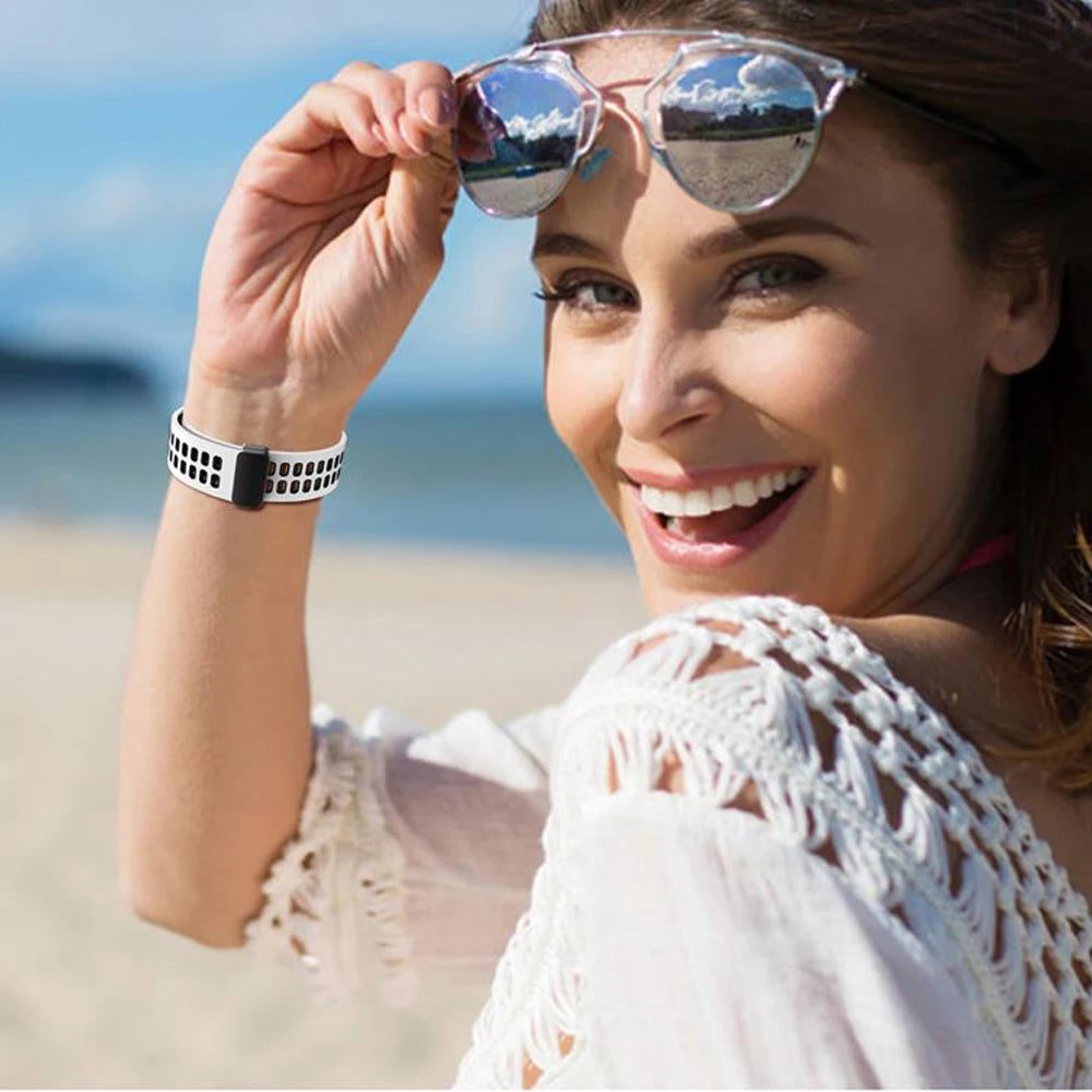 Magnetic buckle band For Apple Watch Ultra 2 band 49mm 44mm 40mm 45mm 41mm 38mm Silicone band Apple Watch Series 7 3 6 5 SE 8 9