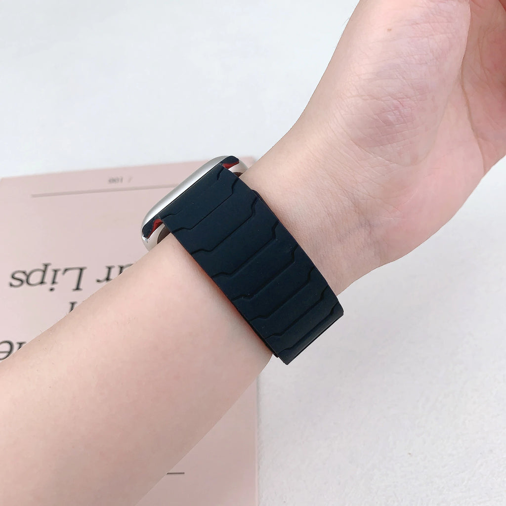 magnetic band For Apple Watch band Ultra 2 3 49mm 44mm 40mm 41mm 46mm 42mm 45mm 38mm Silicone band Apple Watch Series 11 9 8 SE 10