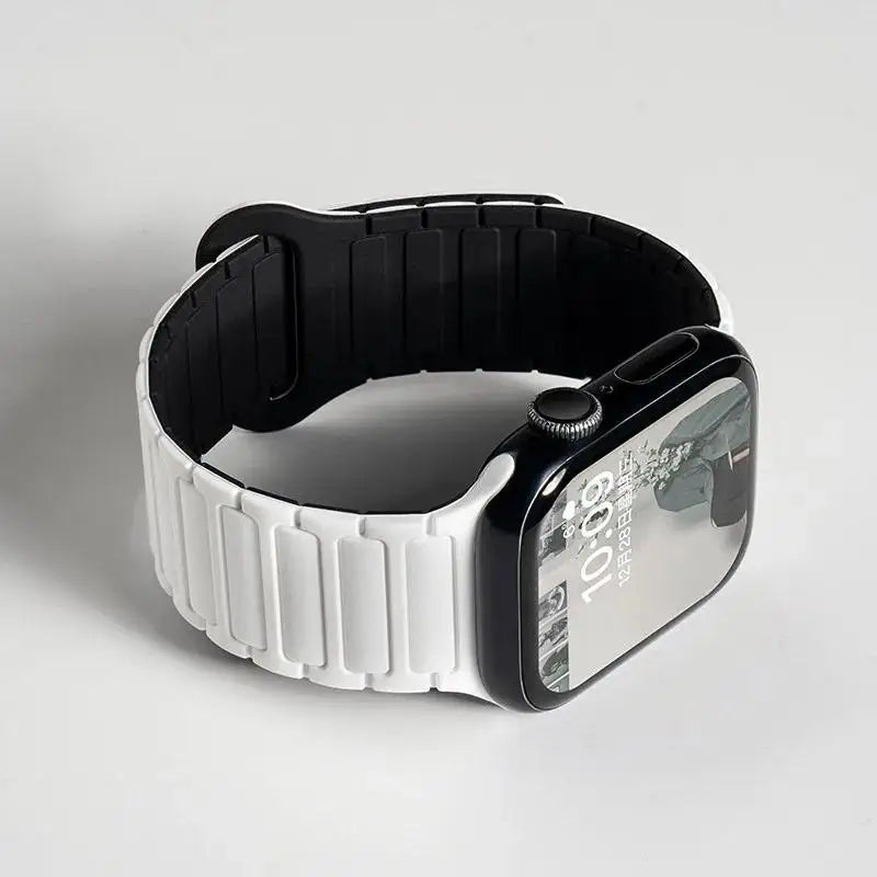 Silicone band Magnetic band for Apple Watch 46mm 42mm 49mm 45mm 41mm 44mm 40mm for Apple Watch Ultra 3 Series 11 10 9 8 7 6 SE 3 5 4