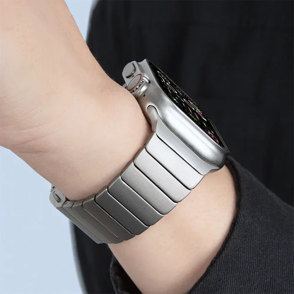 Luxury Titanium band for Apple Watch Ultra 1 2 49mm Magnetic Men Link band for Apple Watch Series 10 9 8 7 6 5 SE 46mm 45mm 44mm