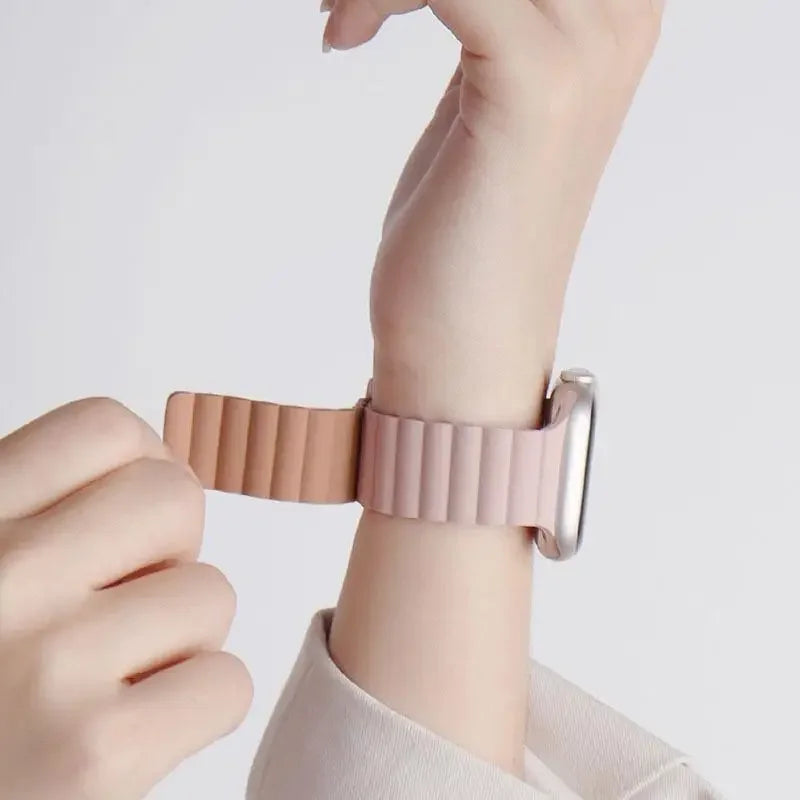 Silicone band for Apple Watch Ultra 3 2 1 49mm 11 10 42mm 46mm Magnetic band for Series 9 8 7 6 5 4 SE3 41mm 45mm 44mm 40mm