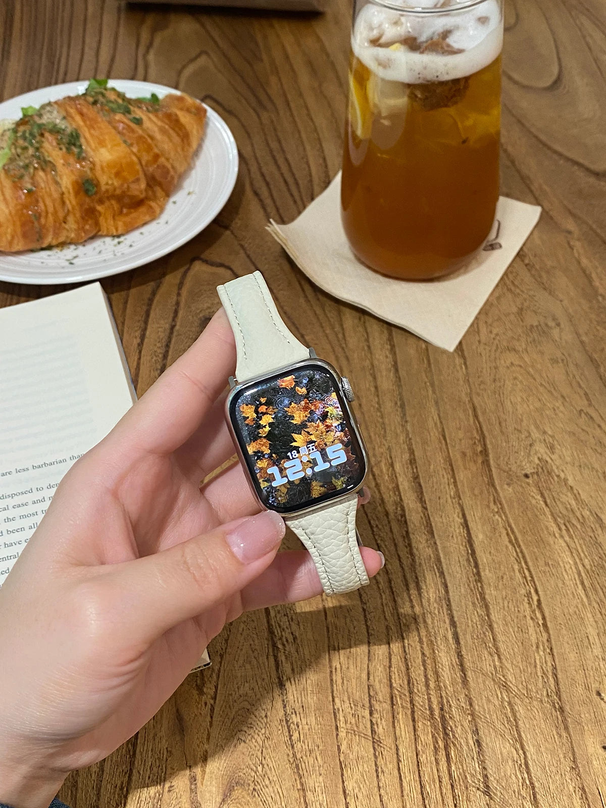 Women Leather band for Apple Watch 10 band 46mm 44mm 45mm 42mm 40mm 41mm Thin Magnetic band Apple Watch Series 9 8 SE 7 Watchband