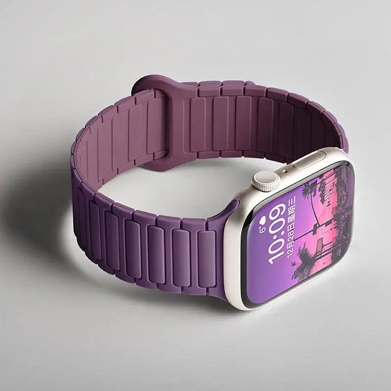 Silicone band Magnetic band for Apple Watch 46mm 42mm 49mm 45mm 41mm 44mm 40mm for Apple Watch Ultra 3 Series 11 10 9 8 7 6 SE 3 5 4