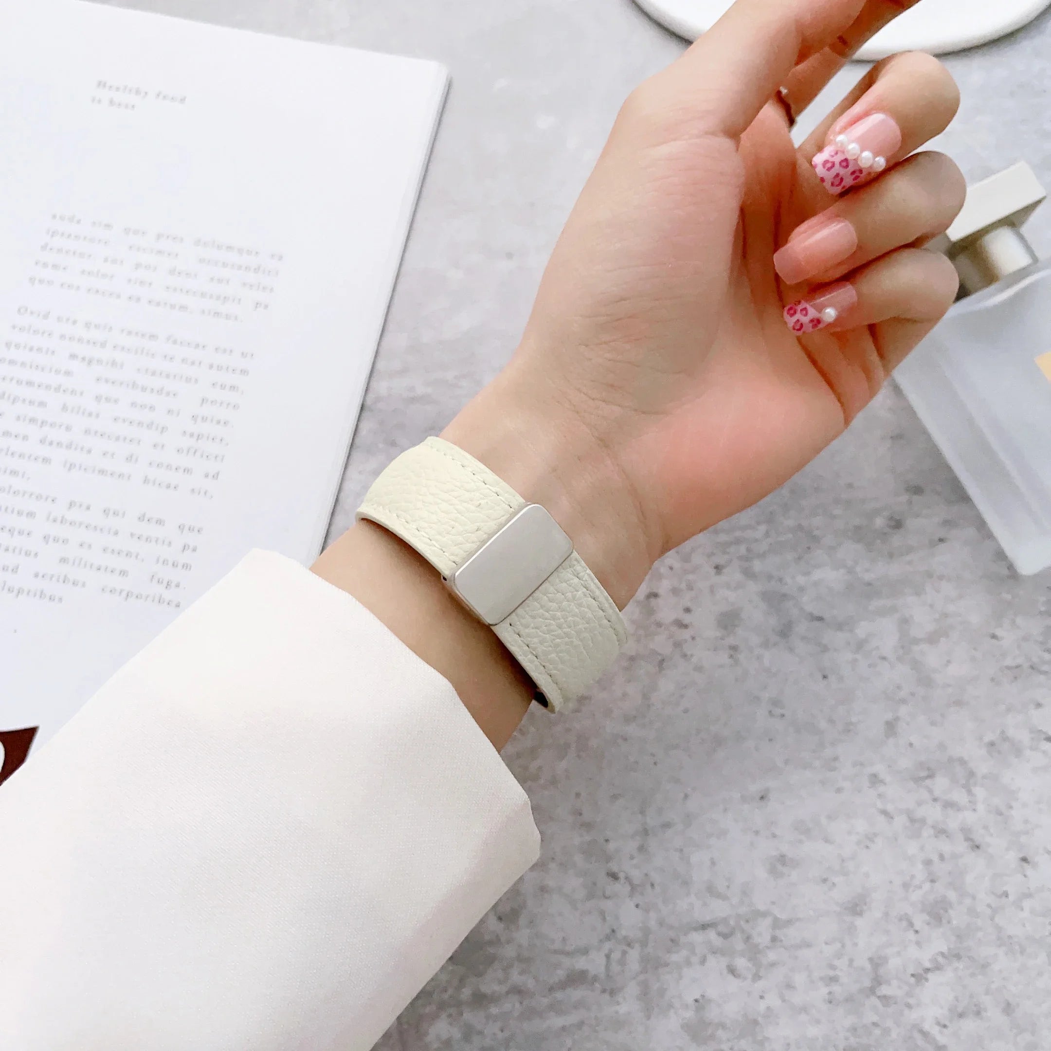 Leather band for Apple Watch band 49mm 41mm 45mm 44mm 42mm 40mm 46mm Magnetic band for Apple Watch Ultra 2 Series 10 9 8 7 6 5 SE