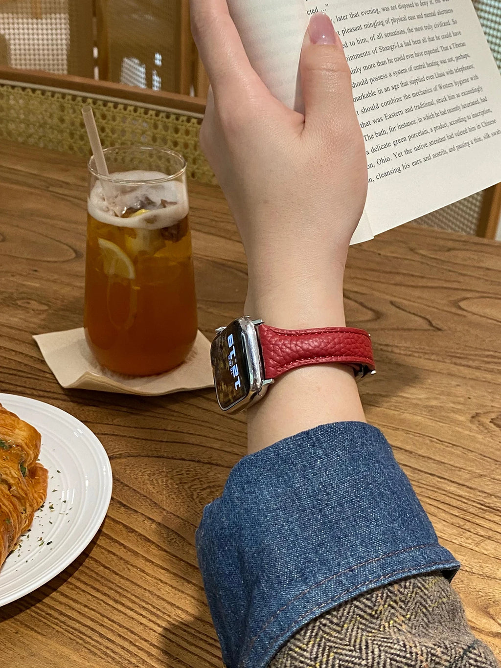 Women Leather band for Apple Watch 10 band 46mm 44mm 45mm 42mm 40mm 41mm Thin Magnetic band Apple Watch Series 9 8 SE 7 Watchband