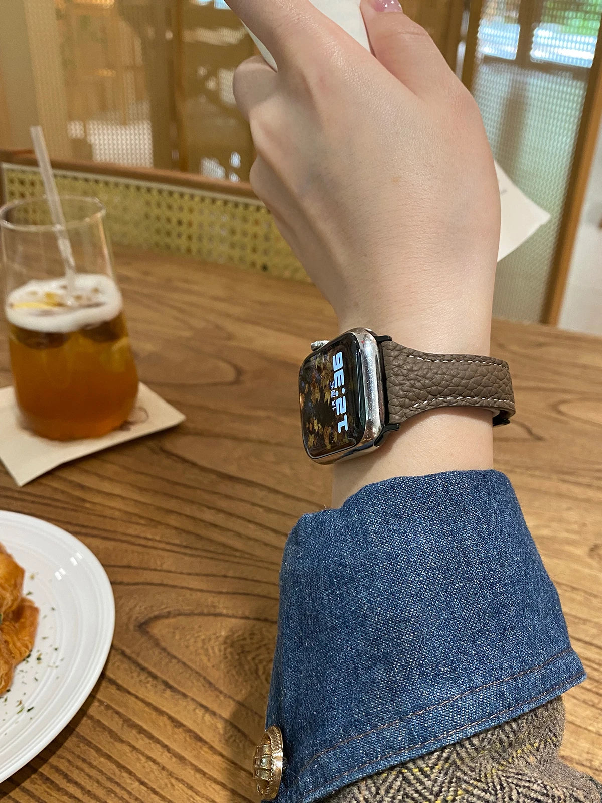 Women Leather band for Apple Watch 10 band 46mm 44mm 45mm 42mm 40mm 41mm Thin Magnetic band Apple Watch Series 9 8 SE 7 Watchband