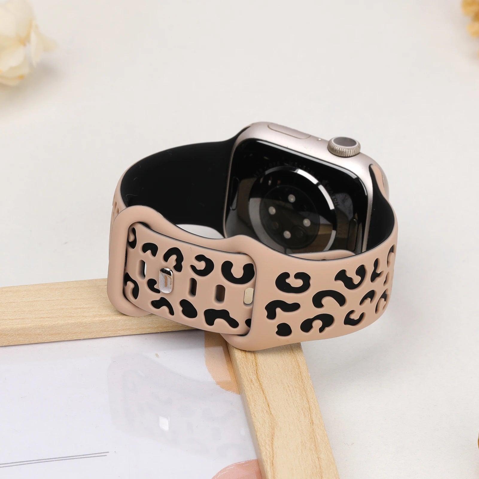 Engraved Leopard band For Apple Watch Ultra 2 3 band 49mm 44mm 41mm 40mm 45mm 38mm Silicone band Apple Watch Series 98765SE 10 11 46mm 42mm