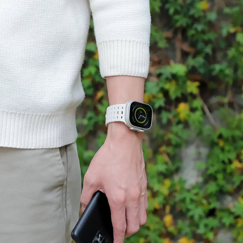 Magnetic band For Apple Watch Ultra 3 49mm 44mm 45mm 46mm 42mm Belt Silicone band Apple Watch Series 11 10 8 7 6 5 9 SE 40mm Band