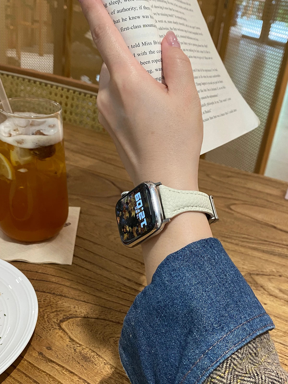 Women Leather band for Apple Watch 10 band 46mm 44mm 45mm 42mm 40mm 41mm Thin Magnetic band Apple Watch Series 9 8 SE 7 Watchband