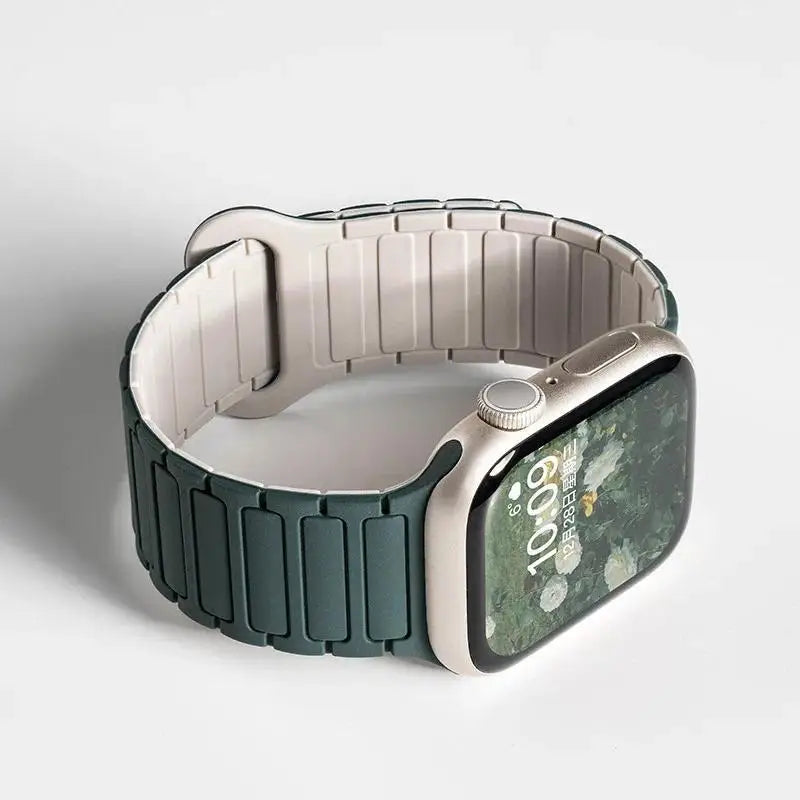 Silicone band Magnetic band for Apple Watch 46mm 42mm 49mm 45mm 41mm 44mm 40mm for Apple Watch Ultra 3 Series 11 10 9 8 7 6 SE 3 5 4