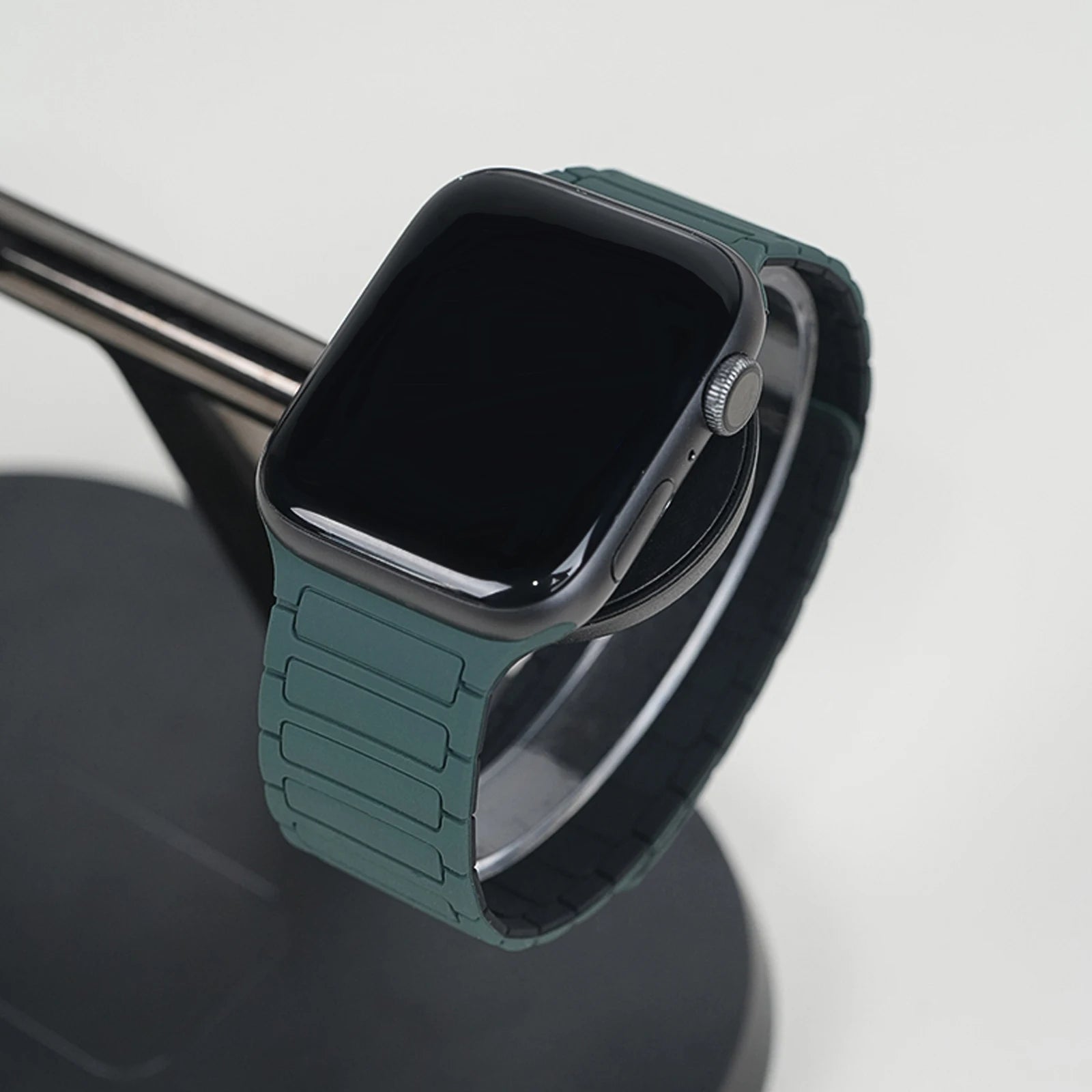 Magnetic band For Apple Watch Ultra 2 49mm 44mm 45mm 38mm 42mm 41mm belt Silicone band Apple Watch Series 8 7 6 5 9 SE 40mm band