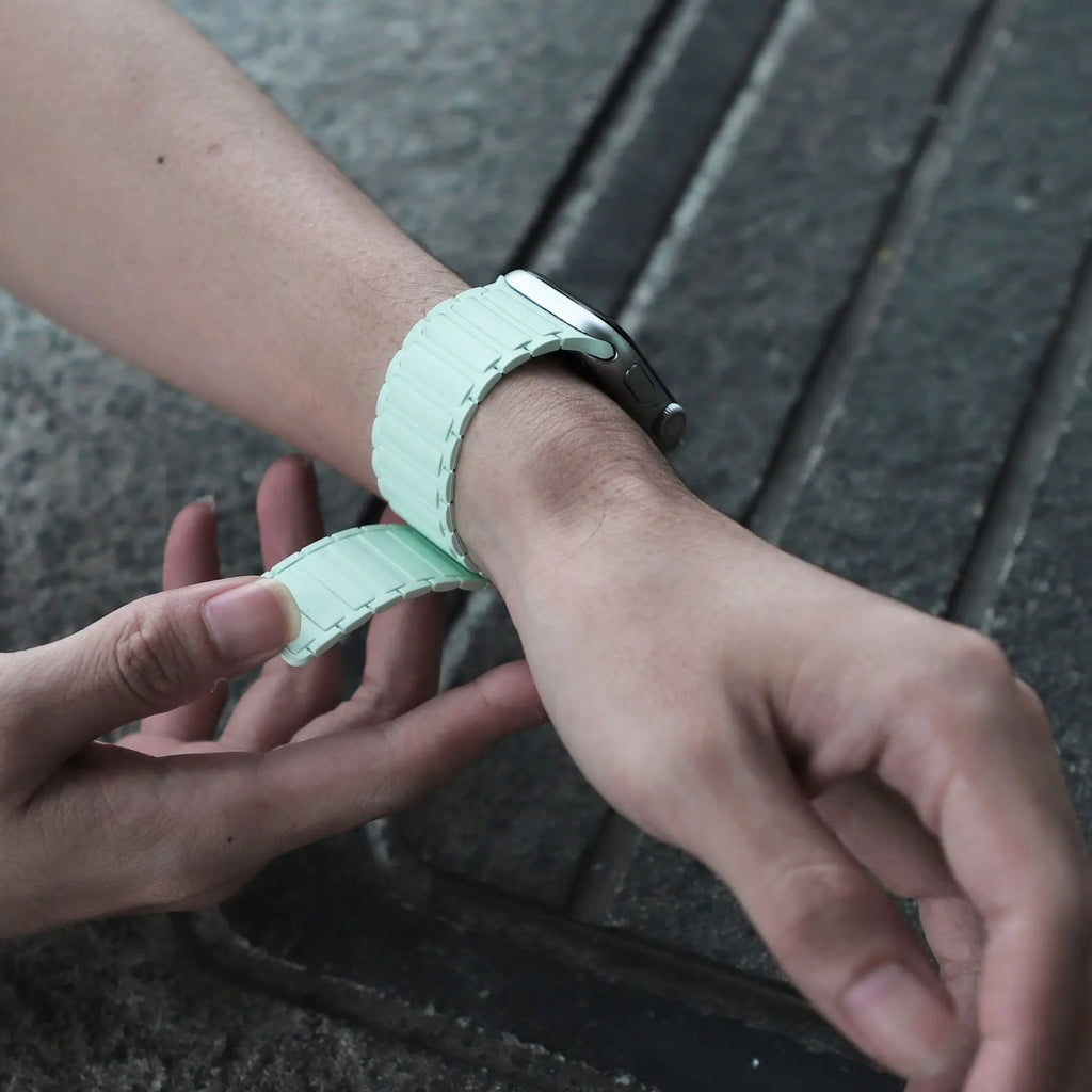 Magnetic Loop band for Apple Watch band 46mm 44mm 40mm 45mm 41mm 42mm Silicone band Apple Watch Series 11 10 9 8 7 6 SE Ultra 3