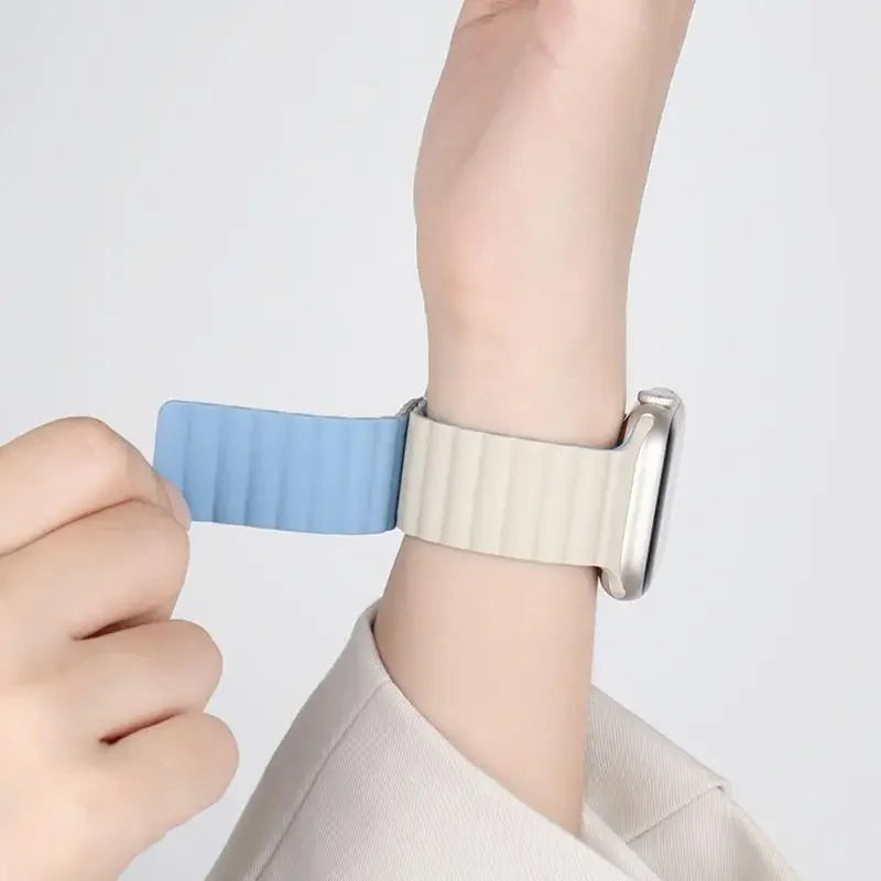 Silicone band for Apple Watch Ultra 3 2 1 49mm 11 10 42mm 46mm Magnetic band for Series 9 8 7 6 5 4 SE3 41mm 45mm 44mm 40mm