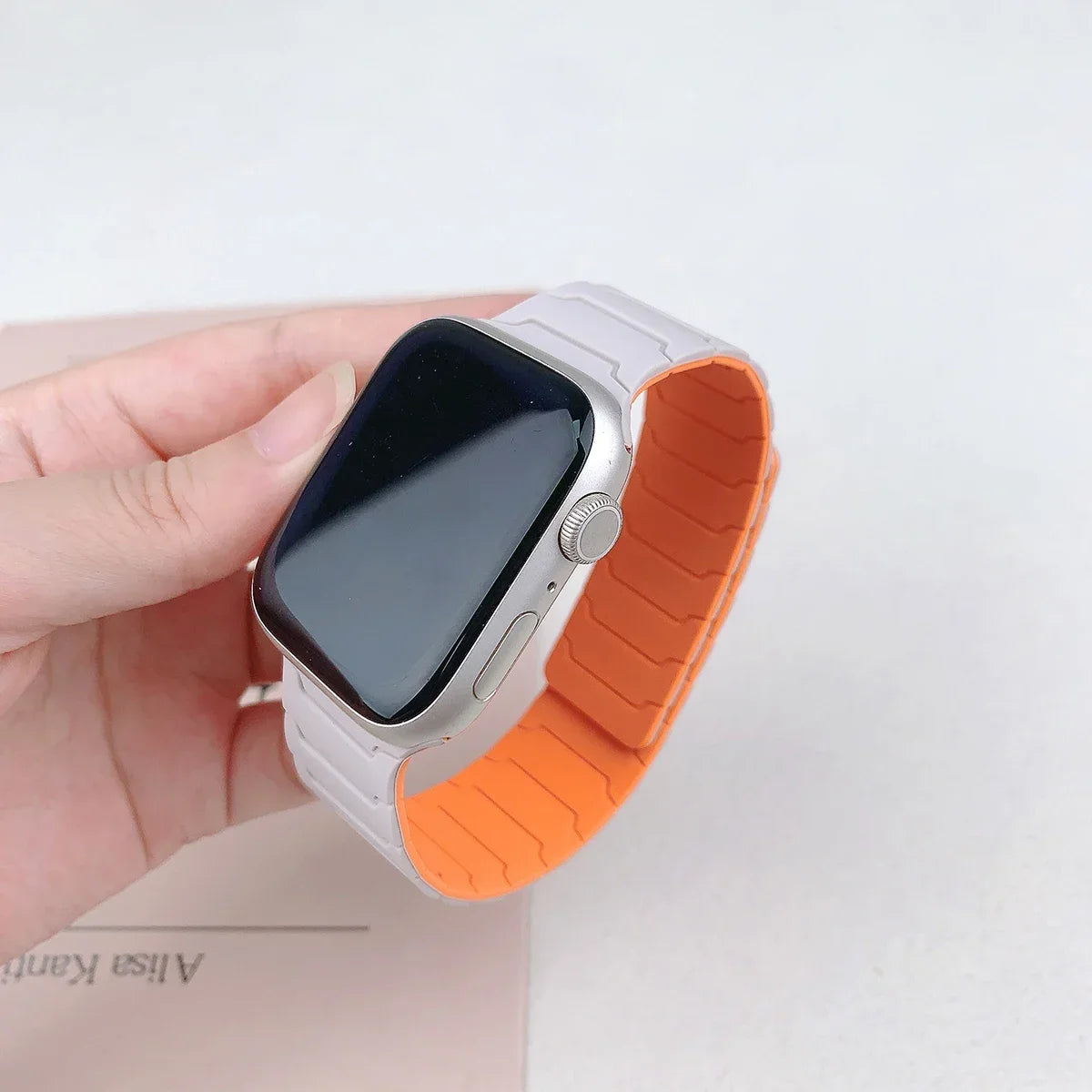 Magnetic band for Apple Watch band Ultra 2 49mm 46mm 44mm 41mm 45mm 42mm Silicone band Apple Watch Series 10 9 8 7 6 5 4 SE band