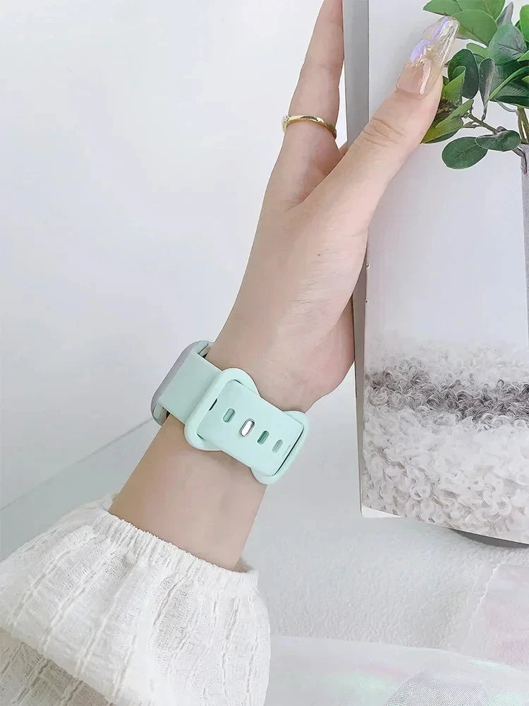 Silicone band For Apple Watch band 44mm 40mm 45mm 41mm 42mm 46mm sport wrist band Apple Watch serie 10 8 7 SE 4 5 6 9 Ultra 2 49mm