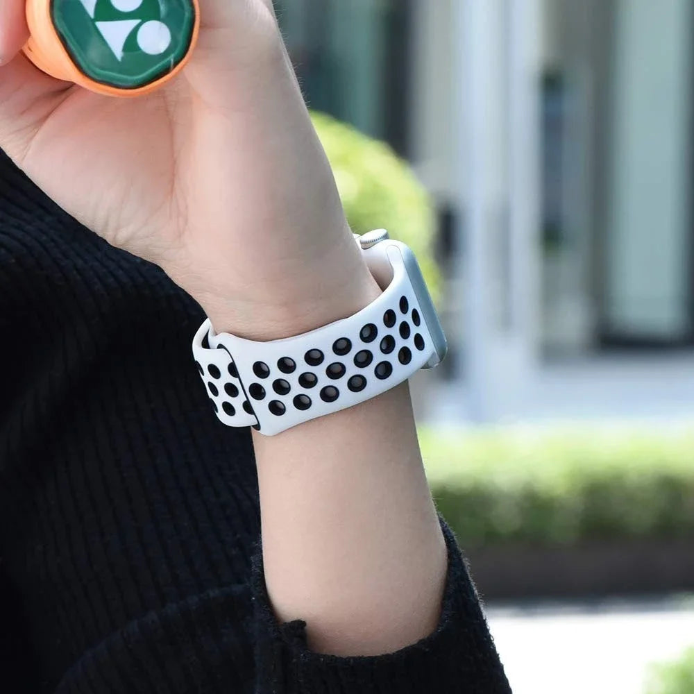 Official band For Apple Watch band Ultra 2 40mm 44mm 46mm 49mm 41mm 42mm 45mm Silicone band correa Apple Watch 11 10 9 8 7 6 SE3 band