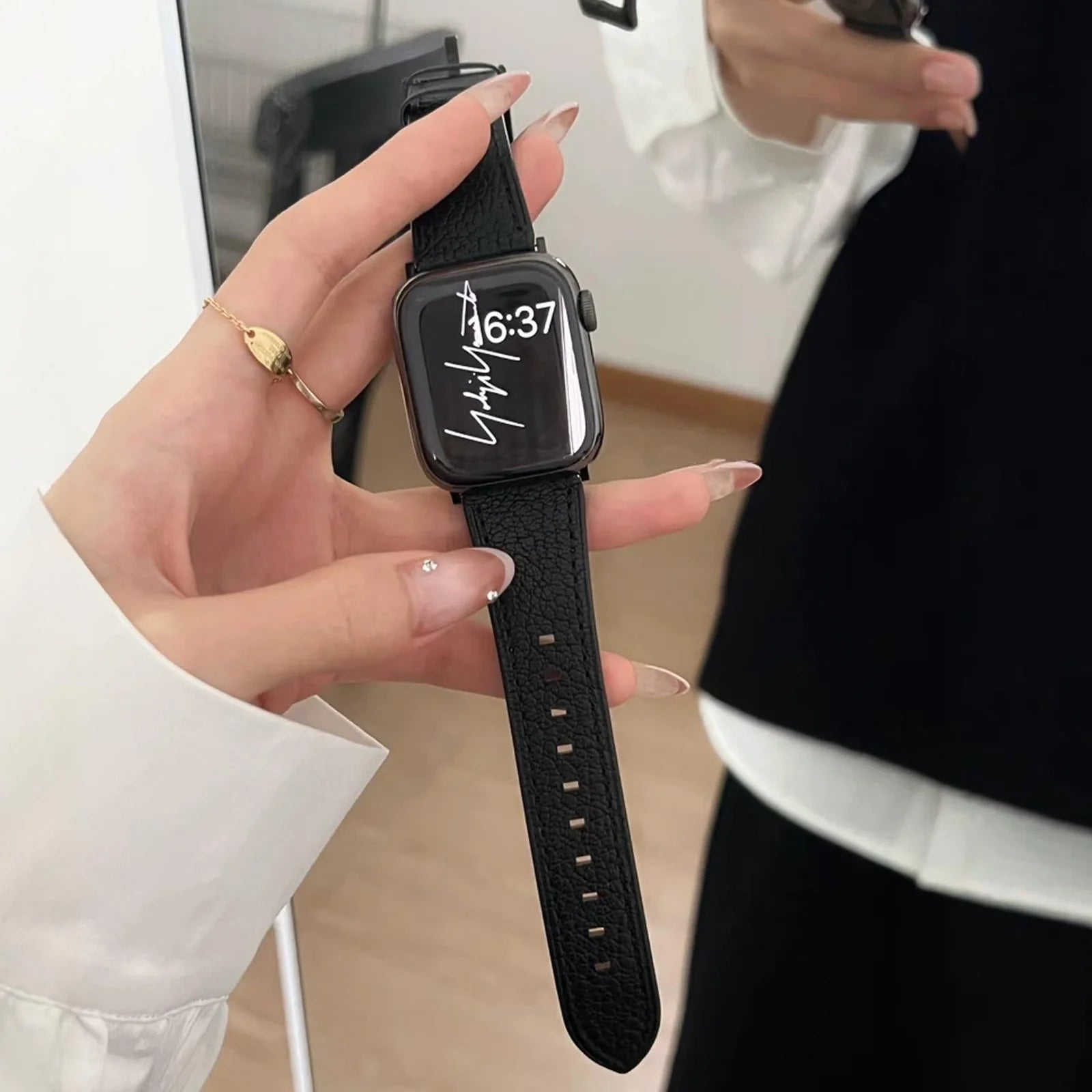 High quality leather loop For Apple Watch band women 11 10 9 8 7 6 5 4 3 2 1 SE 38mm 40mm 41mm 42mm 44mm 45mm 46mm 49mm band