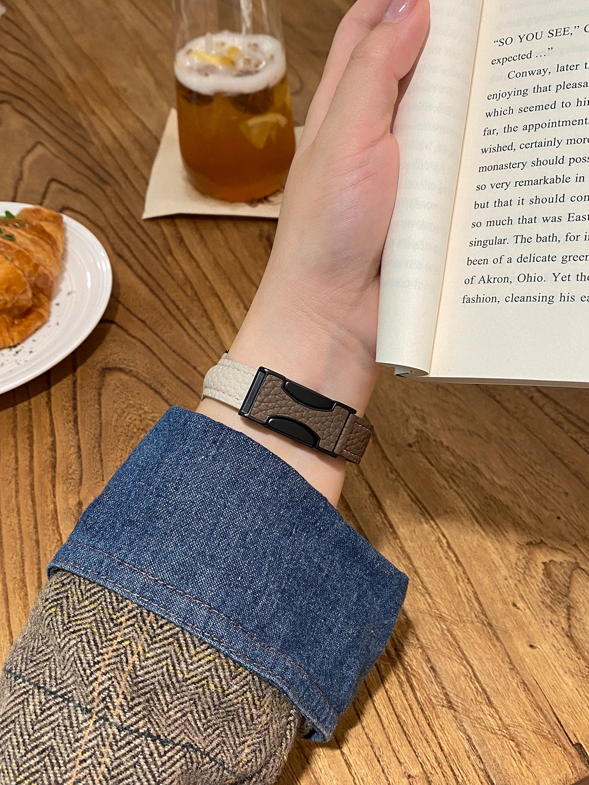 Women Leather band for Apple Watch 10 band 46mm 44mm 45mm 42mm 40mm 41mm Thin Magnetic band Apple Watch Series 9 8 SE 7 Watchband