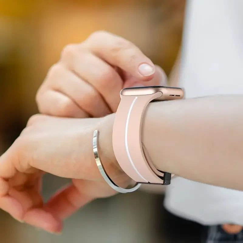 Magnetic band Apple Watch band 45mm 44mm 46mm 42mm 49mm 40mm 41mm Silicone correa band Apple Watch Series 10 9 8 7 6 5 SE Ultra 2