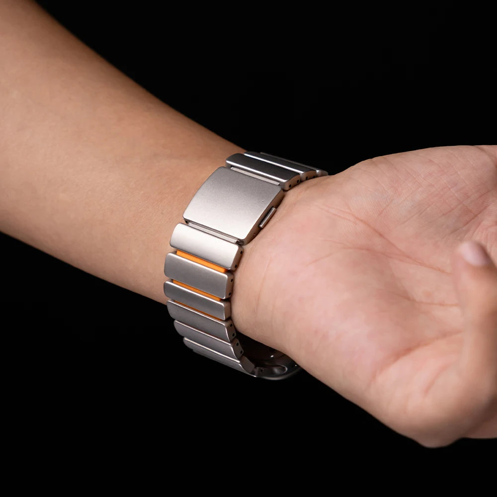 Titanium Fluoroelastomer Rubber band for Apple Watch Ultra 3 2 49mm Series 11 10 46mm band for Apple Watch 9 8 7 6 5 SE 3 44mm 45mm